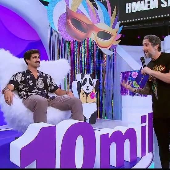 Caio Beatbox no cenário do Caldeirão na TV Globo