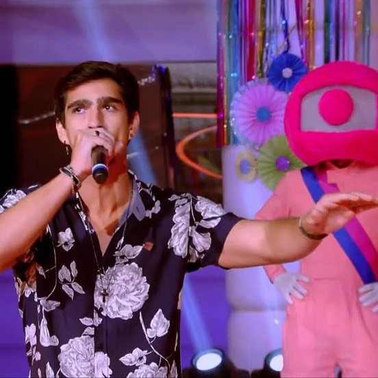 Caio Beatbox se apresentando no Caldeirão